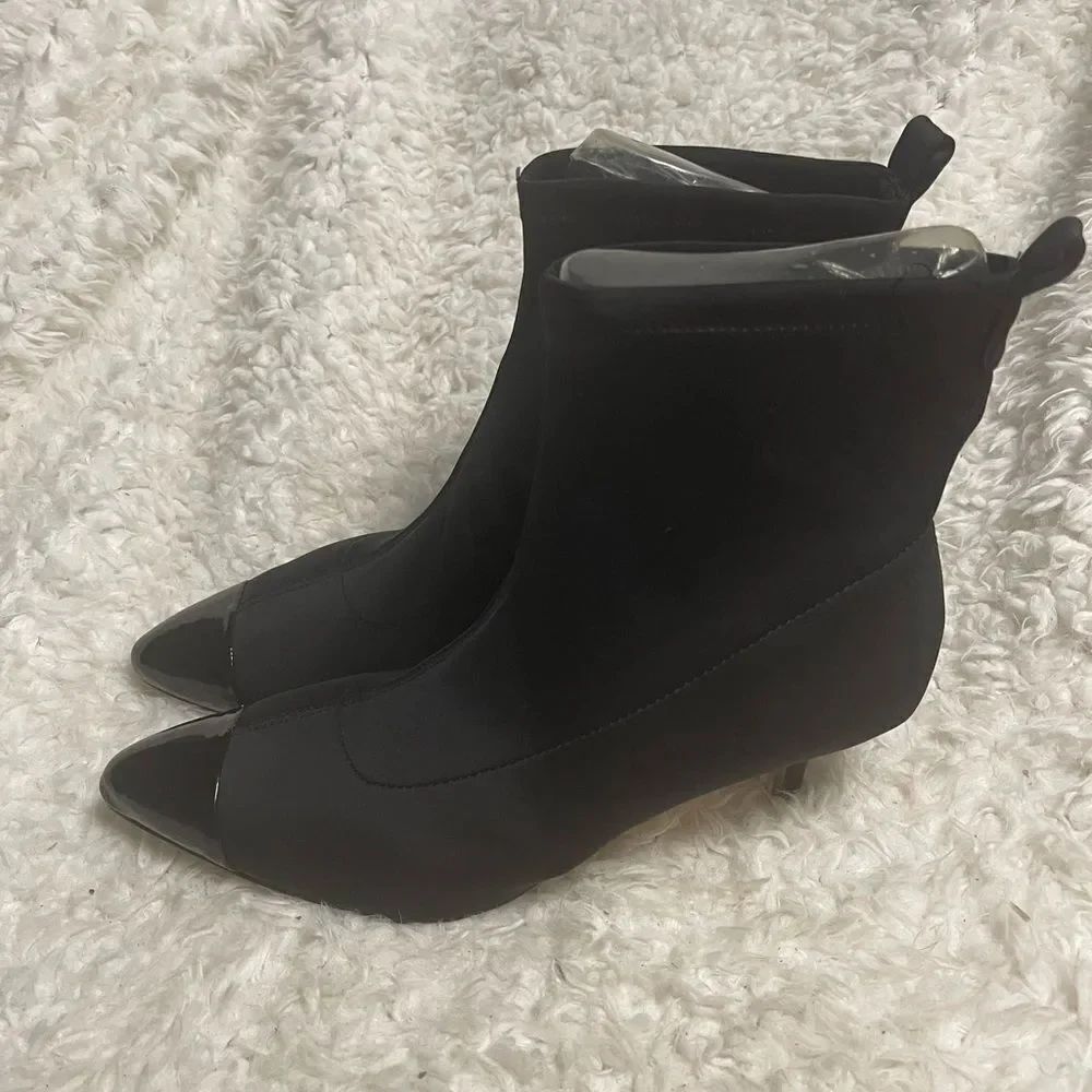 Nanette Lepore Elegant textile & patent Black Ankle Boots kitten heels SZ10M
